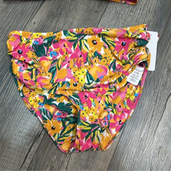 Nwt Anne Cole swim bottoms. Size xl. Can wear 3 different ways. UPF 50 - Picture 4 of 5